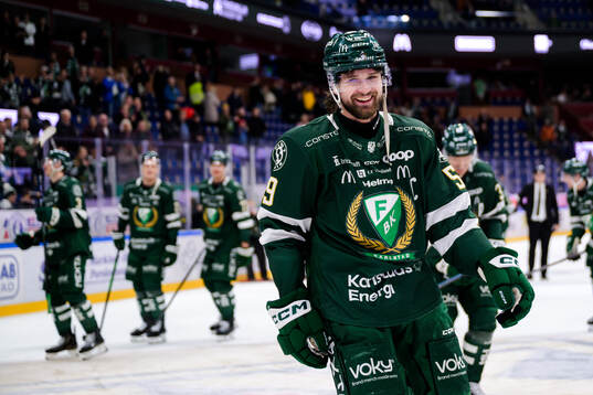 Färjestads Linus Johansson jublar