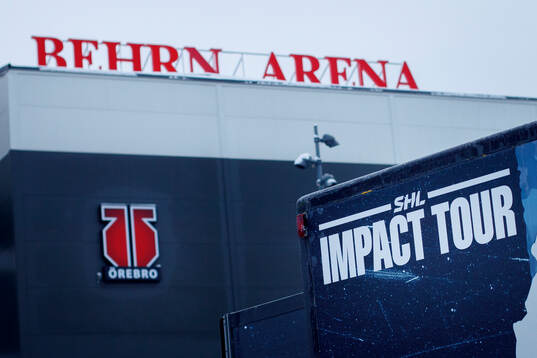 Behrn Arena exteriör och en logotyp för SHL Impact Tour