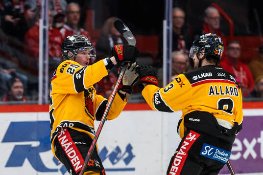 Luleås Filip Eriksson och Frederic Allard jublar