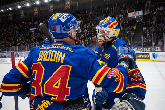 Djurgårdens målvakt Magnus Hellberg jublar med Daniel