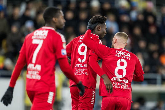 Utsiktens Mass Modou Sise och Alexander Faltsetas jublar