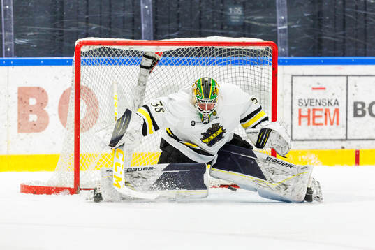 Östersunds Albert Sjöberg (ej i bild) gör 2-1 bakom AIKs