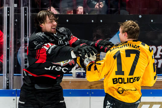 Malmö Redhawks Johan Ivarsson och Skellefteås Pär