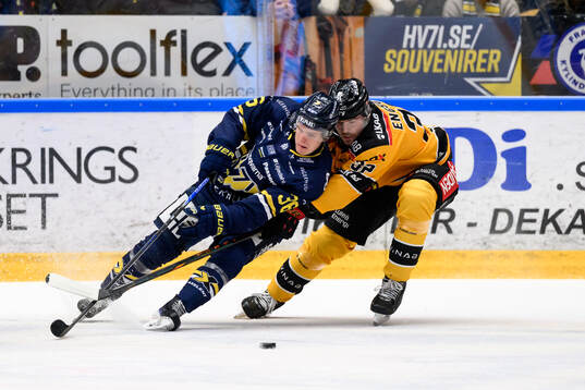 HV71s Martin Johnsen och Luleås Oscar Engsund