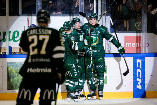 Färjestads Marian Studenic och Christoffer Jansson jublar