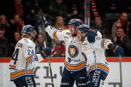 Växjös Karl Henriksson , Joel Persson och Reid Gardiner