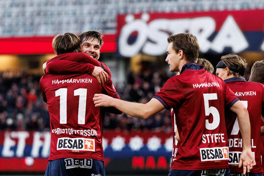 Örgrytes Noah Christoffersson jublar med lagkamrater