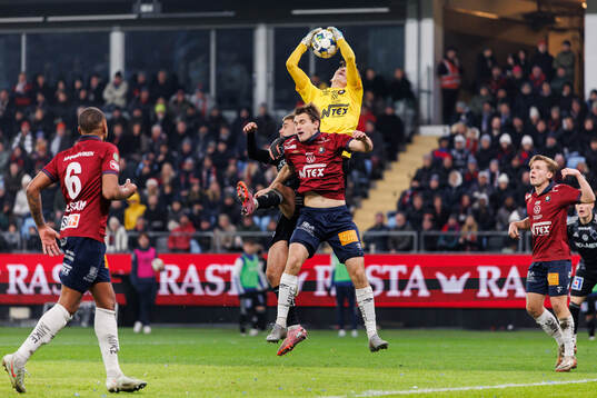 Örgrytes Christoffer Styffe och målvakt Hampus Gustafsson