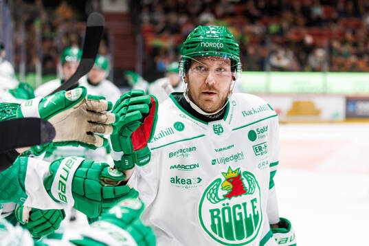 Rögles Linus Sandin jublar