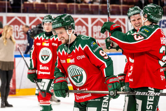 Frölundas Linus Weissbach jublar