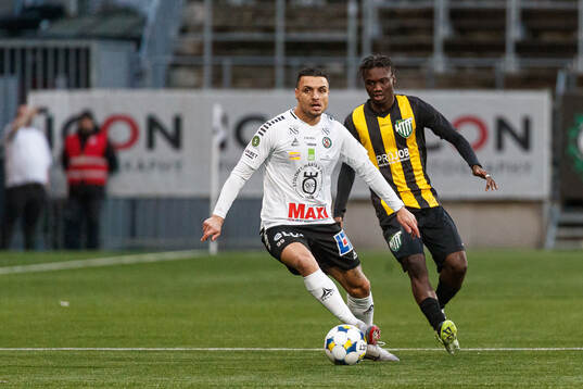 Örebros Ahmed Yasin och Hammarby TFFs Essayas