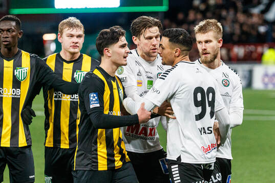 Hammarby TFFs Adrian Lahdo och Örebros Ahmed Yasin