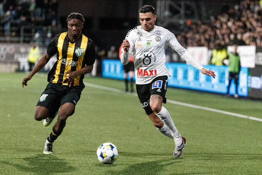 Hammarby TFFs Essayas Lwampindy-Bofua och Örebros Ahmed