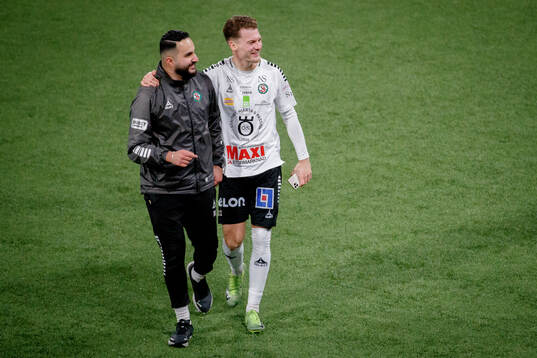 Örebros Samuel Kroon jublar