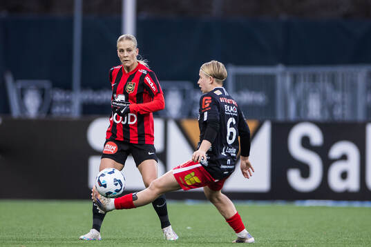 Brommapojkarnas Adelina Engman och KIF Örebros Emilia