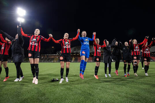 Brommapojkarnas spelare jublar