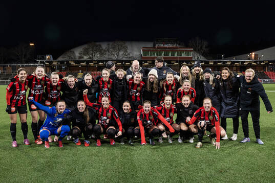 Brommapojkarnas spelare jublar