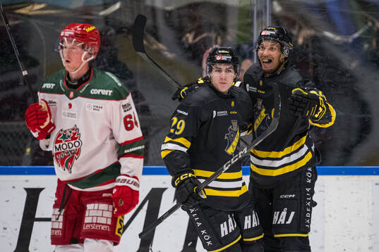 AIKs Daniel Ljungman och Oscar Nord jublar