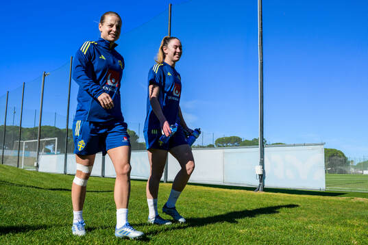 Anna Anvegård and Goalkeeper Moa Öhman of the women's