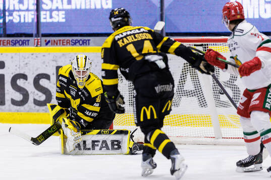 Västerås målvakt Rasmus Korhonen släpper in 3-4