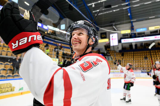 Örebros Gustav Backström jublar