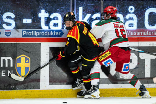 Brynäs Viivi Vainikka och Modos Elsa Åberg