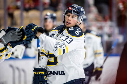 Södertäljes Måns Lindbäck jublar