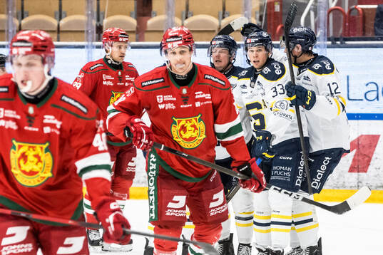 Södertäljes Måns Lindbäck jublar