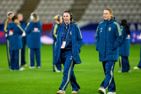 Goalkeeper Moa Öhman and goalkeeper Tove Enblom of Sweden