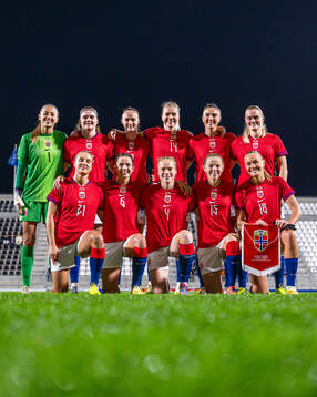 The starting eleven of Norway pose for a team photo