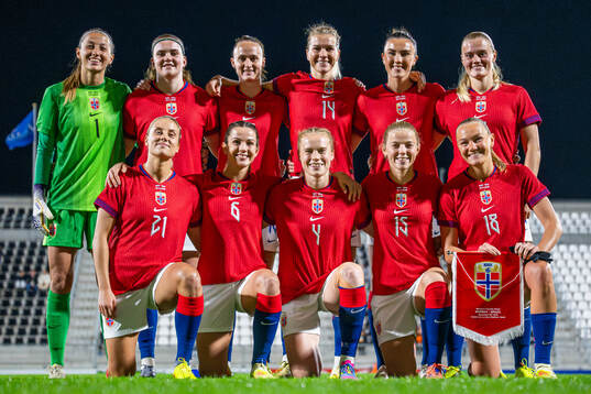 The starting eleven of Norway pose for a team photo