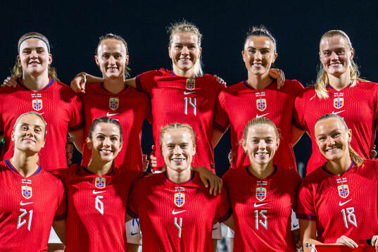 The starting eleven of Norway pose for a team photo