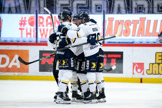 HV71s Riley Woods jublar