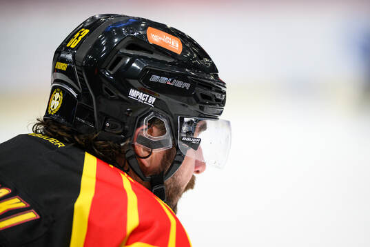Klistermärke från UN Women på Brynäs Luke Witkowskis