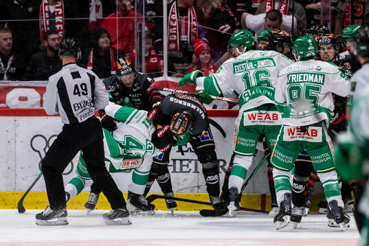 Rögles Simon Zether och Örebros Christopher Mastomäki