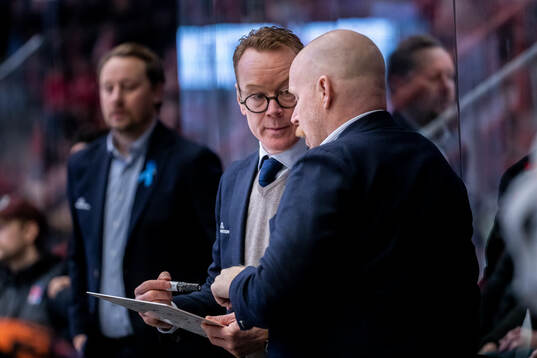 Örebros tränare Niklas Eriksson och assisterande tränare