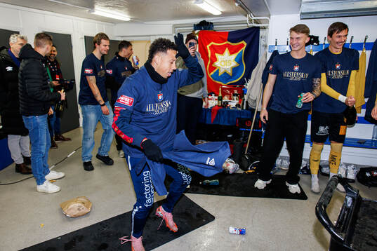 Örgrytes Tobias Sana jublar