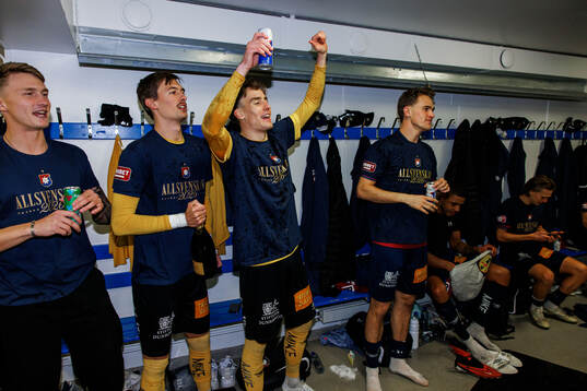 Örgrytes spelare jublar