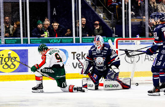 Frölundas Linus Weissbach jublar