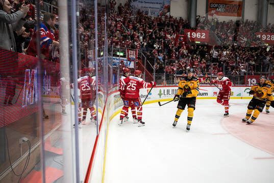 Timrås Marcus Westfält jublar