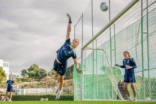 Goalkeeper Sunniva Skoglund and goalkeeper Cecilie