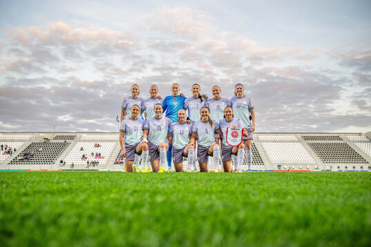 The starting eleven of Norway pose for a team photo