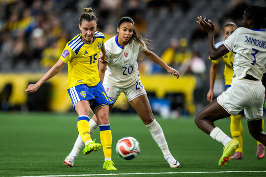 Julia Zigiotti Olme of Sweden and Delphine Cascarino of