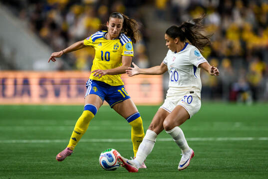 Rosa Kafaji of Sweden and Delphine Cascarino of France