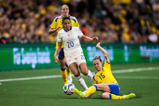 Delphine Cascarino of France and Julia Zigiotti Olme of