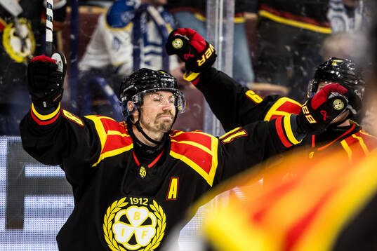 Brynäs Anton Rödin jublar