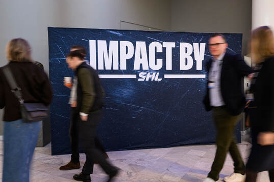 En skylt med texten Impact By SHL