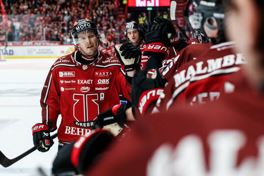 Örebros Gustav Backström jublar