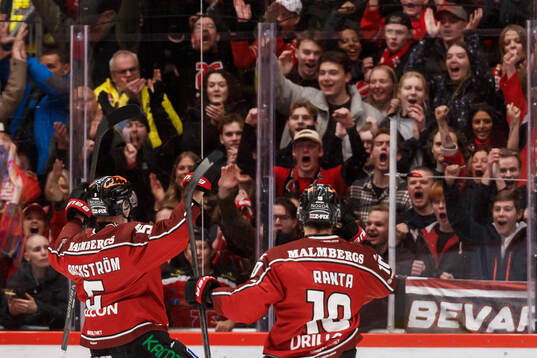 Örebros Gustav Backström jublar