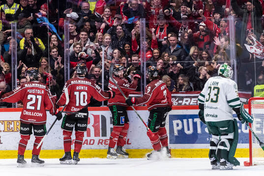 Örebros Gustav Backström jublar vid 1-0